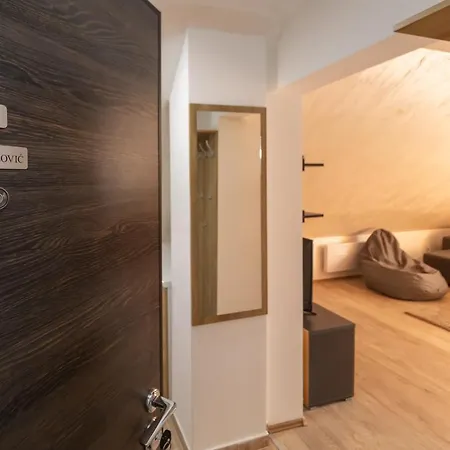 Apartment Um *
